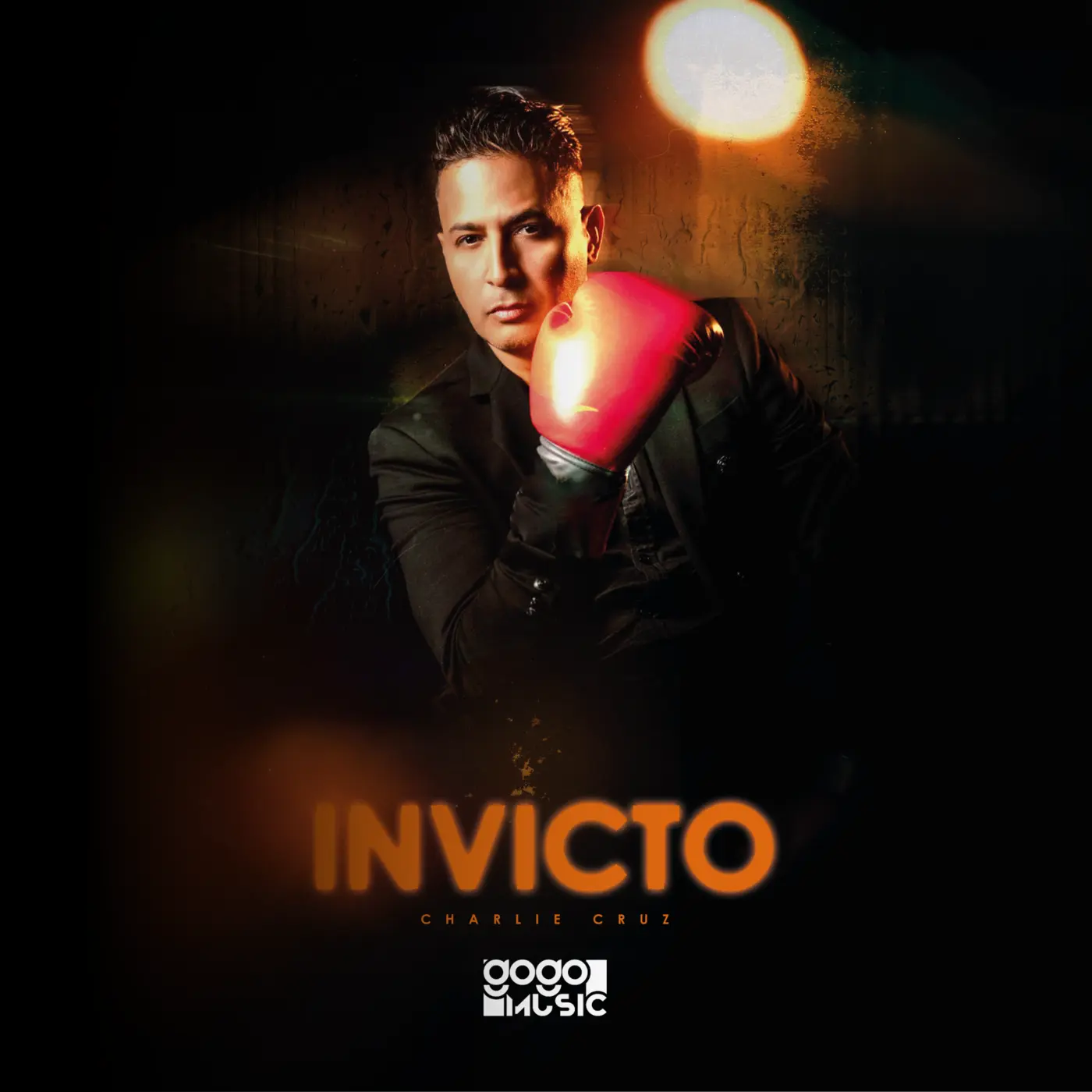 Portada del álbum Invicto de Charlie Cruz